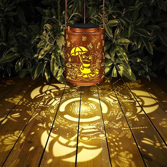 Solar Lanterns Garden Decor Birthday Gifts for Women Mon Grandma Metal Hanging Solar Lights Waterproof Outdoor Decoration for Outside LED Lanterns for Yard Patio Lawn (Frogs)