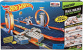 Hot Wheels Toy Car Track Set, Track Builder Playset Total Turbo Takeover with 1:64 Scale Vehicle, Motorized Booster & Multiple Configurations