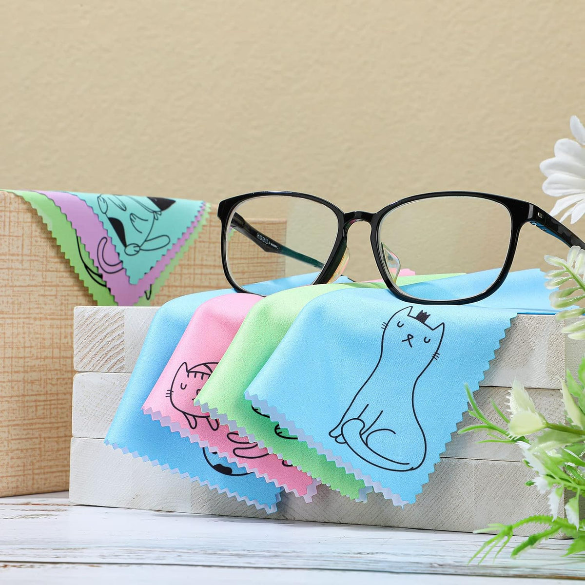 Sinmoe 20 Pcs Microfiber Cleaning Cloth Cute Kitty Cat Design Microfiber Cloth Gift Soft Multicolor Glasses Cleaner for Eyeglasses Camera Lens Cell Phone Screens Glasses, 6 x 6 Inches